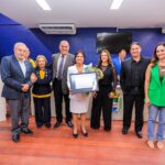 Câmara homenageia ex-secretária de Educação, Rosineide Lins, com Comenda Élcio Verçosa