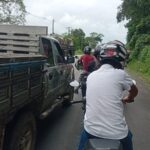 Vídeo: Em Satuba, caminhão tomba com carga de mármore na BR-316 e deixa via parcialmente bloqueada