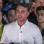 Flávio agradece Milei e Trump por apoio para fuga