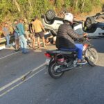 Vídeo: Condutor perde controle e capota veículo na ladeira do Catolé na BR-316, em Satuba